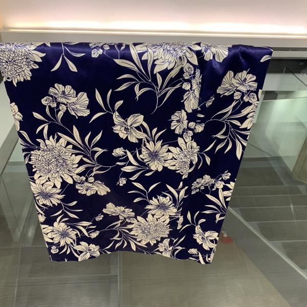 Foto artículo Ref. 57: Falda de Zara azul de flores